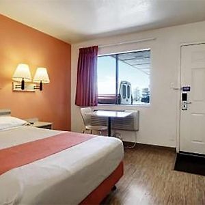 Super 8 By Wyndham Woods Cross - Salt Lake City North